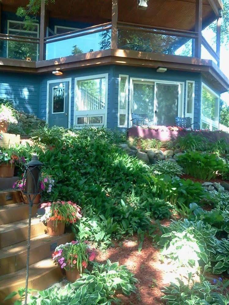 Stone Waters Inn Bellaire Екстериор снимка