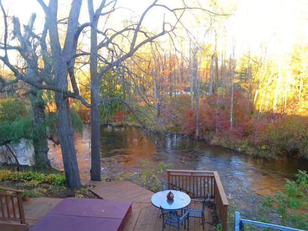 Stone Waters Inn Bellaire Екстериор снимка
