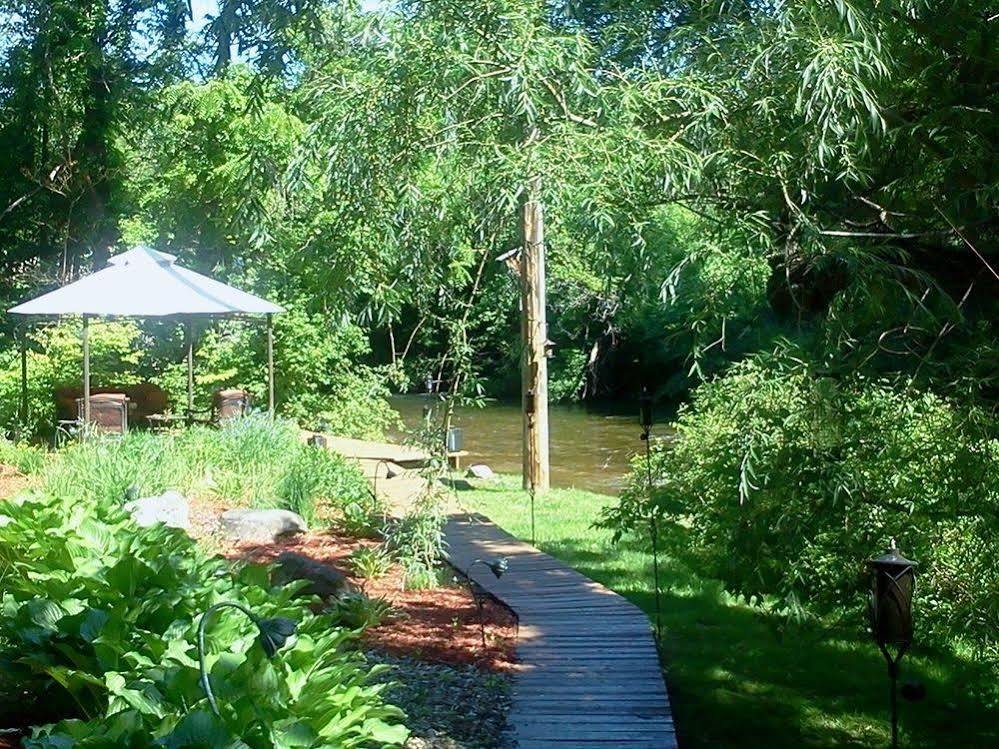 Stone Waters Inn Bellaire Екстериор снимка