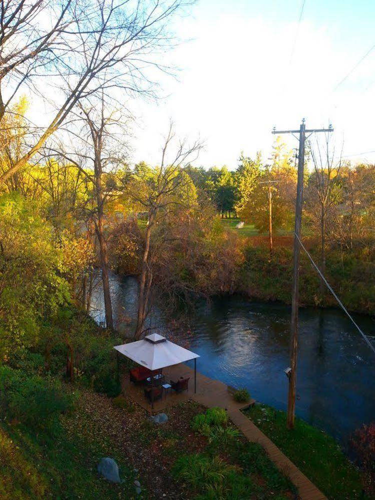 Stone Waters Inn Bellaire Екстериор снимка