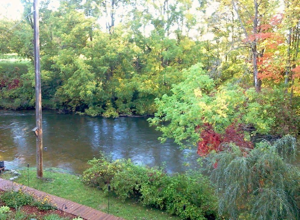 Stone Waters Inn Bellaire Екстериор снимка
