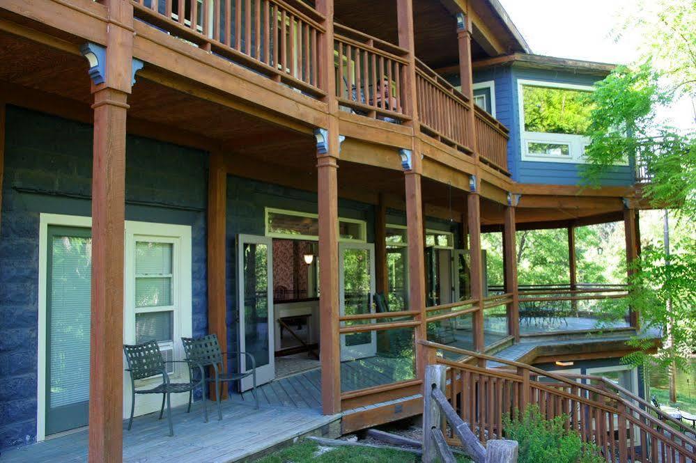Stone Waters Inn Bellaire Екстериор снимка